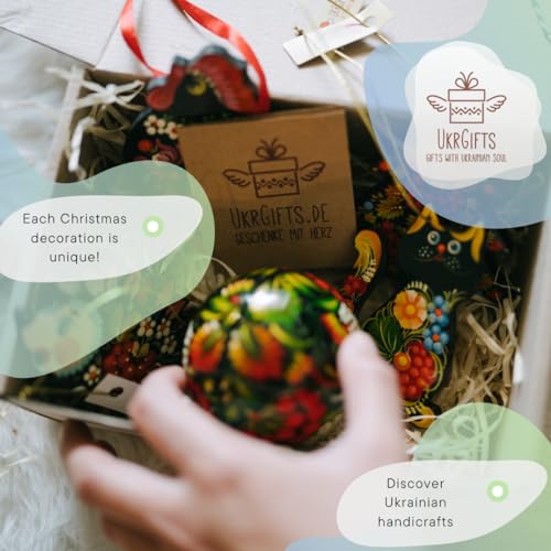 Hand Painted Christmas Ball with Gift Box 7 cm Wooden Ornament